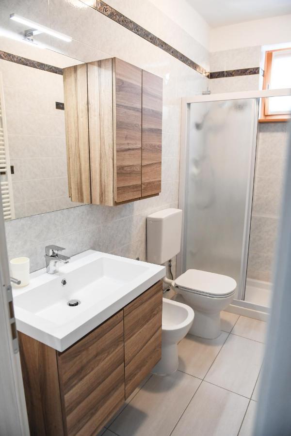 Blue Apartment - A Due Passi Dal Lago, Parcheggio Privato Lazise Exterior foto