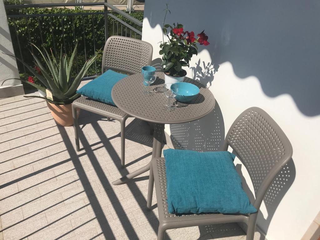Blue Apartment - A Due Passi Dal Lago, Parcheggio Privato Lazise Exterior foto