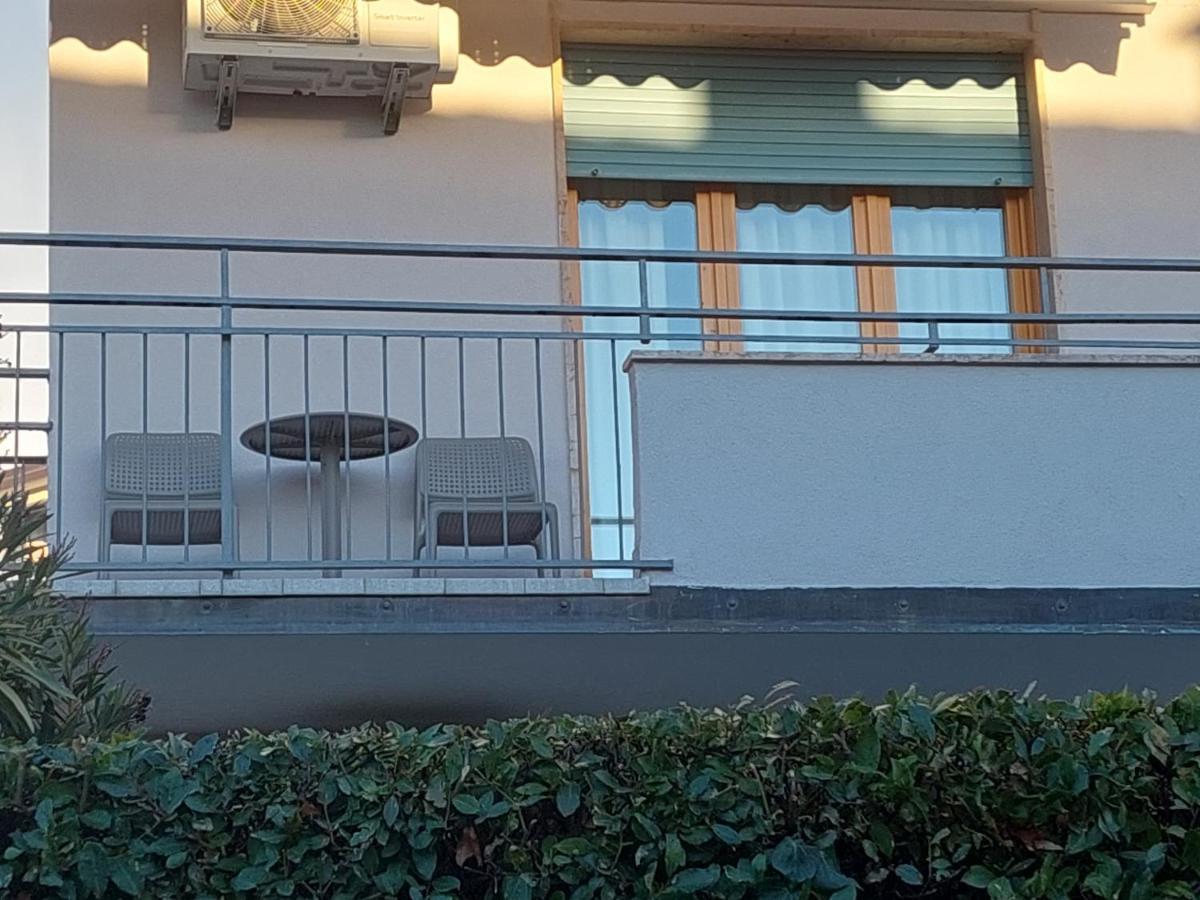 Blue Apartment - A Due Passi Dal Lago, Parcheggio Privato Lazise Exterior foto