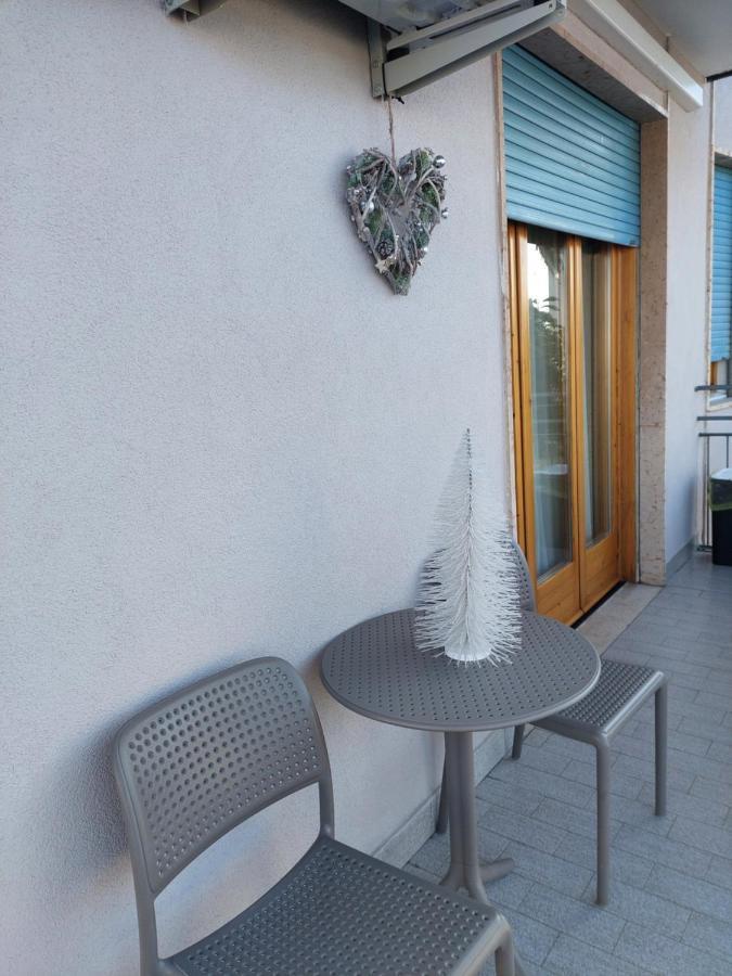Blue Apartment - A Due Passi Dal Lago, Parcheggio Privato Lazise Exterior foto
